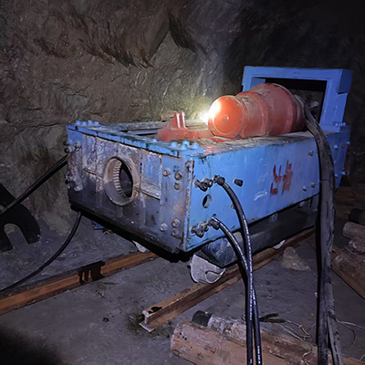 河北反井钻机座机准备开干